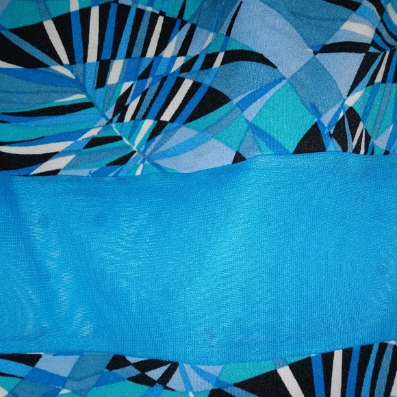 Size L MIK Geometric Print Elastic Waist Skirt with lace insert towards bottom - Picture 2 of 4